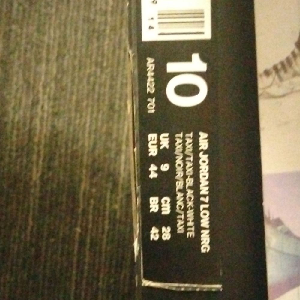 Nikes - Picture 6 of 8